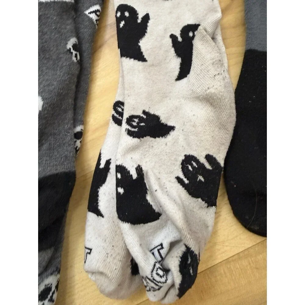 lot of seven women’s Halloween crew socks